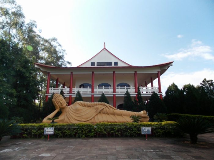 Templo e Buda reclinado