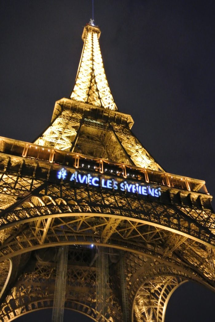Torre Eiffel por um outro ângulo (créditos: Carolina Kelesoglu)