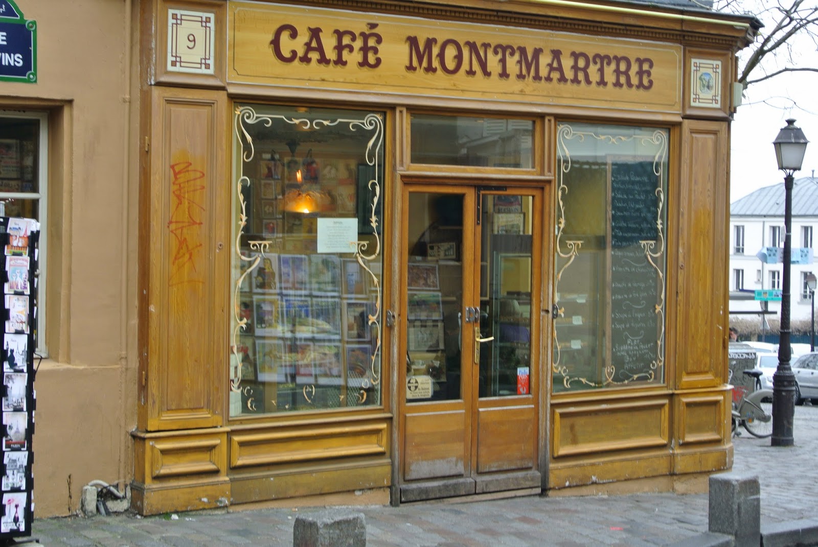 Cafeteria em Montmartre (créditos: Carolina Kelesoglu)