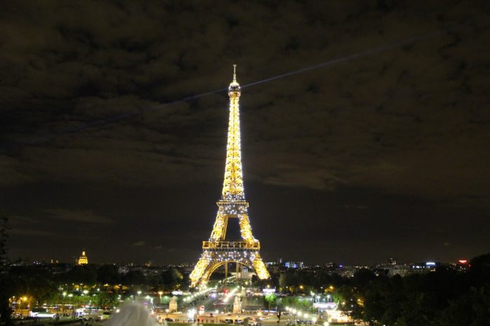 Torre Eiffel e todo o seu brilho