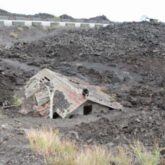 Casa próxima a estrada soterrada pela lava vulcânica