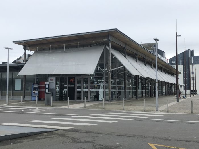 Estação de Saint-Malo em frente ao Gare (estação de trem)