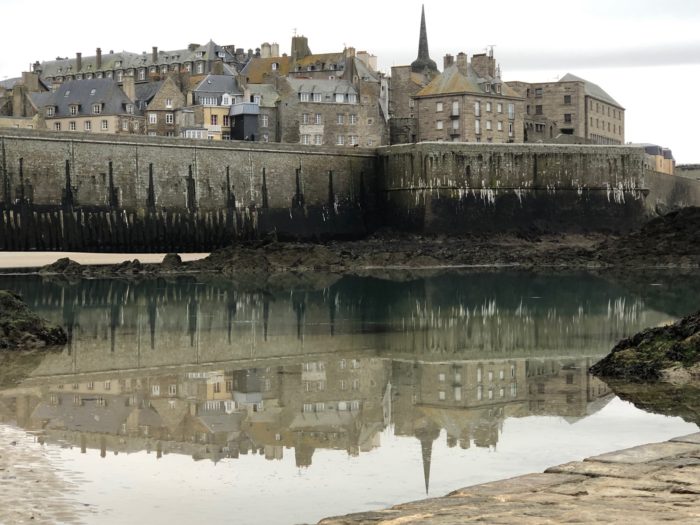 Saint-Malo maré baixa