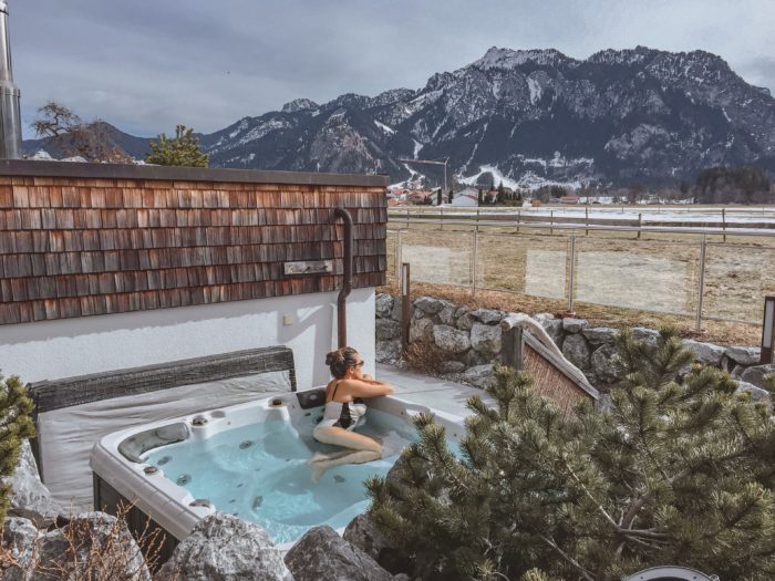 Hidromassagem externa aquecida com vista para os castelos