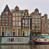 Passeios pelos canais de Amsterdam | Prédios dançantes