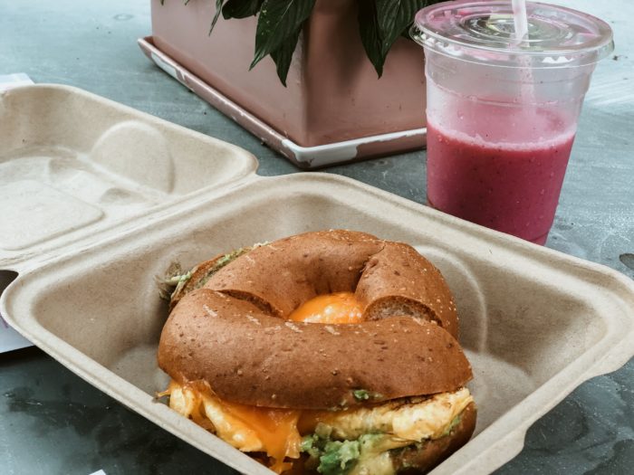 Celis Produce | Bagel Egg & avocado ($8) + Smoothie Very Berry Berry ($7,95)