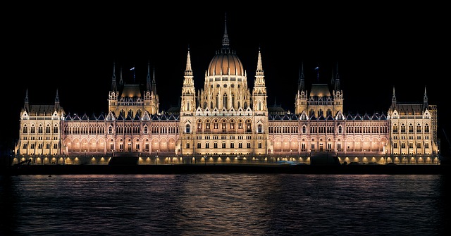 budapeste - parlamento noite